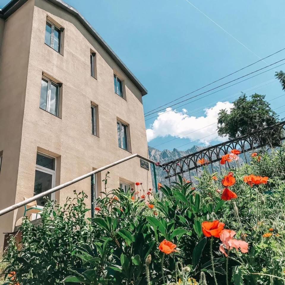 卡兹贝吉Mountain Heart住宿加早餐旅馆 外观 照片